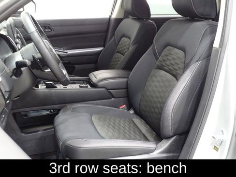 Used 2024 Nissan Pathfinder SV image 10