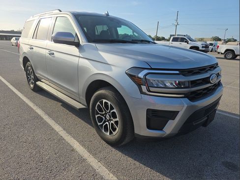 Used 2024 Ford Expedition XLT RWD image 1