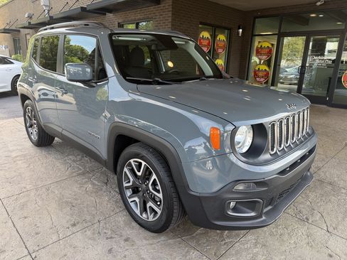 Used 2018 Jeep Renegade Latitude w/ Popular Equipment Group FWD image 5