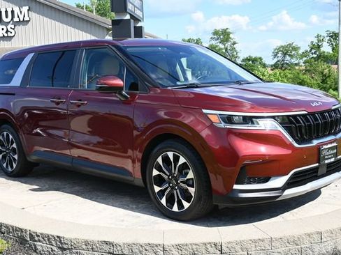 Used 2022 Kia Carnival EX FWD image 3