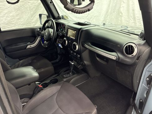 Used 2014 Jeep Wrangler Rubicon w/ Power Convenience Group AWD/4WD image 15