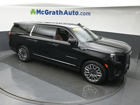 Used 2023 GMC Yukon XL Denali Ultimate w/ LPO, Floor Liner Package AWD/4WD image 3