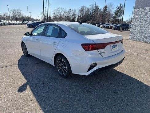 Used 2023 Kia Forte LXS image 3
