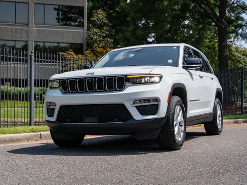 Used 2023 Jeep Grand Cherokee Limited w/ Luxury Tech Group II AWD/4WD image 2