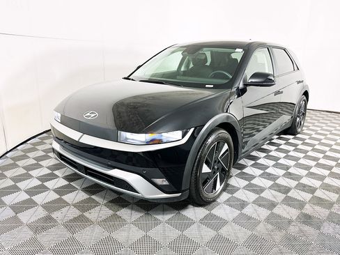 Used 2025 Hyundai Ioniq 5 SE image 7