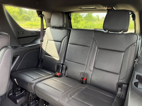 Used 2025 Chevrolet Tahoe High Country AWD/4WD image 13