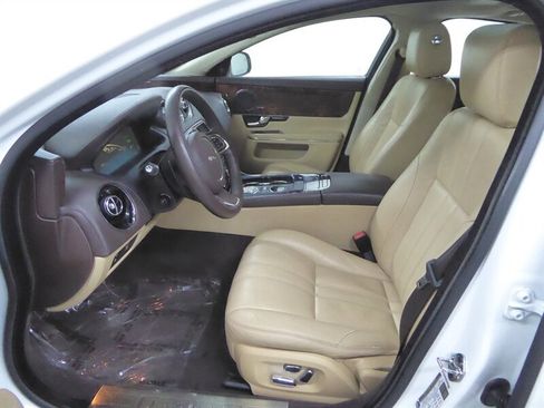 Used 2013 Jaguar XJ AWD image 20