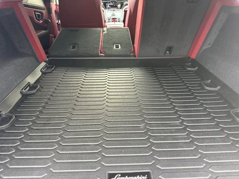 Used 2022 Lamborghini Urus image 18