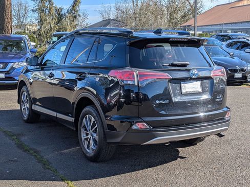 Used 2017 Toyota RAV4 XLE image 3