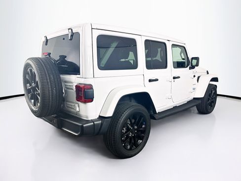 Used 2023 Jeep Wrangler Sahara image 9