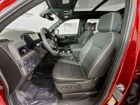 New 2025 Chevrolet Suburban Premier image 24