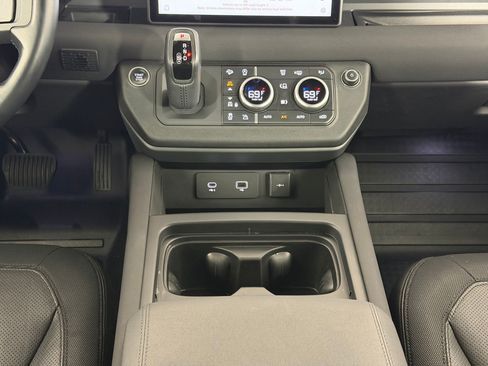 Used 2023 Land Rover Defender 110 X-Dynamic SE AWD/4WD image 16