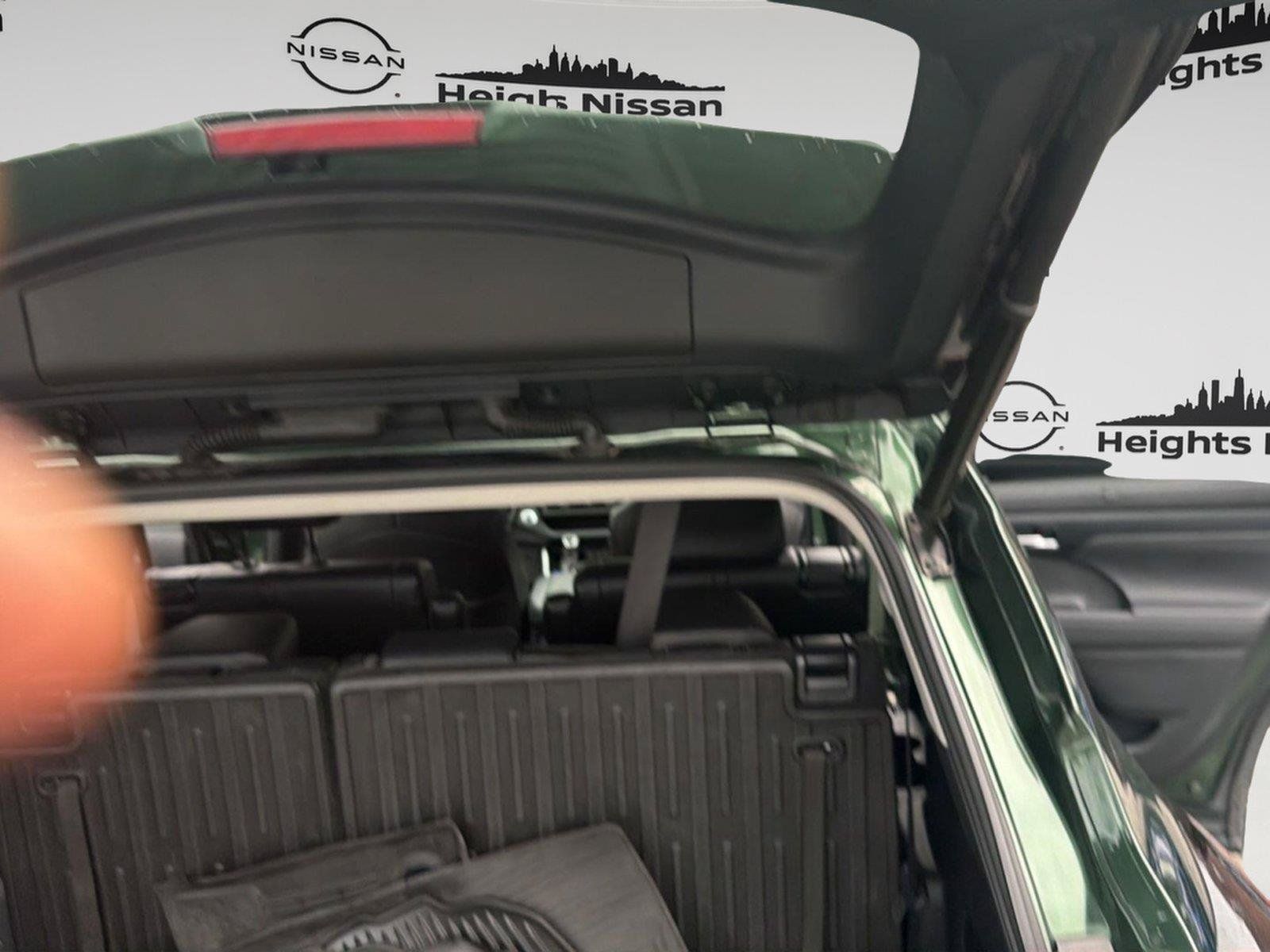 Used 2023 Toyota Highlander XLE AWD/4WD image 33