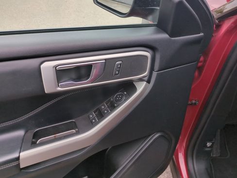 Used 2020 Ford Explorer XLT w/ Equipment Group 202A image 11