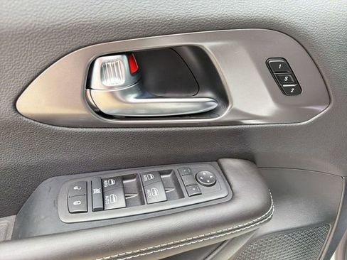 New 2026 Chrysler Pacifica Select w/ S Appearance Package FWD image 19