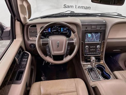 Used 2017 Lincoln Navigator L Select RWD image 24
