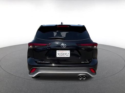 Used 2025 Toyota Highlander XSE AWD/4WD image 12