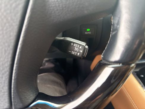 Used 2013 Lexus LS 460 w/ Comfort Pkg image 19