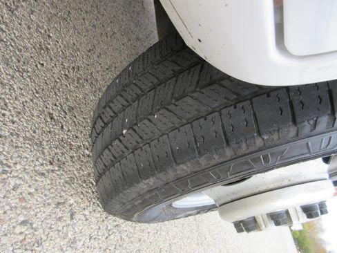 Used 2018 Chevrolet Express 3500 w/ Driver Convenience Package image 16