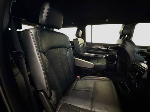 Used 2024 Jeep Wagoneer Series II image 30