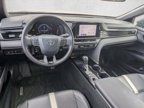 Used 2025 Toyota Camry SE image 15