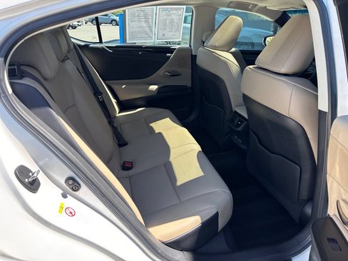 Used 2019 Lexus ES 350 w/ Premium Package FWD image 15