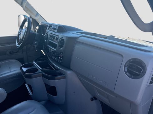 Used 2022 Ford E-350 and Econoline 350 Super Duty image 25