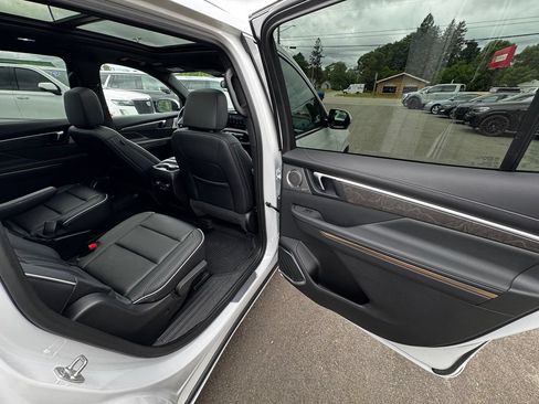 Used 2025 Buick Enclave Avenir w/ Trailering Package, 5000 lbs. AWD/4WD image 31