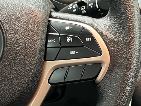 Used 2018 Jeep Cherokee Latitude image 23