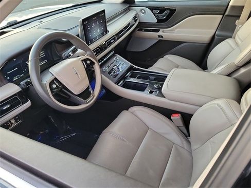 Used 2022 Lincoln Aviator Reserve w/ Equipment Group 201A image 3