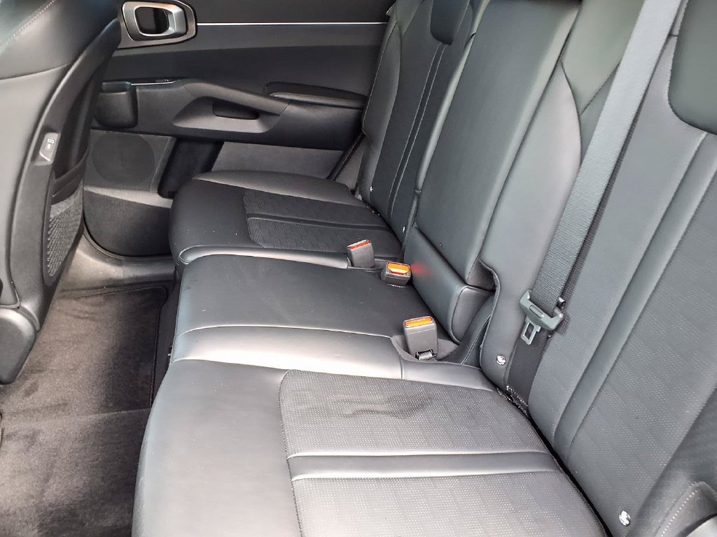 Certified 2025 Kia Sorento S FWD image 12