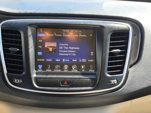 Used 2017 Chrysler 200 Limited Platinum FWD image 13