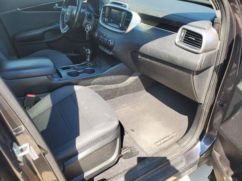 Used 2018 Kia Sorento FWD image 5