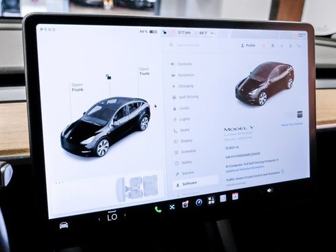Used 2021 Tesla Model Y AWD image 24