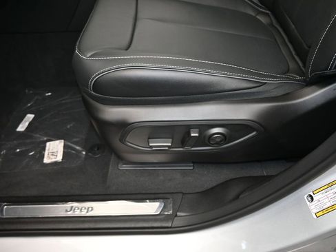 Used 2024 Jeep Grand Cherokee L Overland image 15