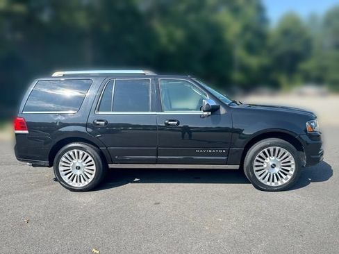 Used 2015 Lincoln Navigator 4WD w/ Equipment Group 101A Reserve image 9
