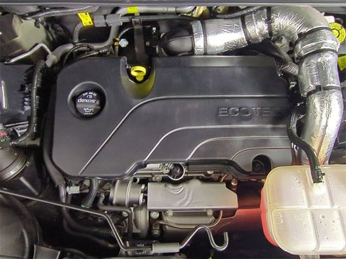 Certified 2022 Chevrolet Trax LT w/ LT Convenience Package image 27