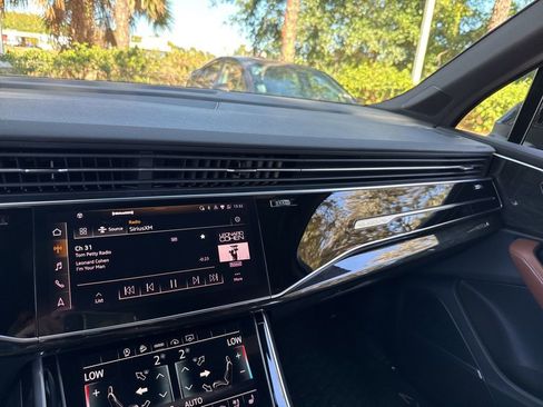 Used 2021 Audi Q7 3.0T Premium Plus image 39