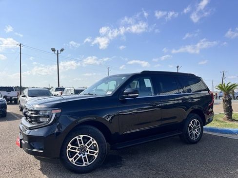 New 2025 Ford Expedition Active image 3