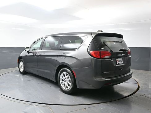 Used 2023 Chrysler Voyager LX FWD image 12