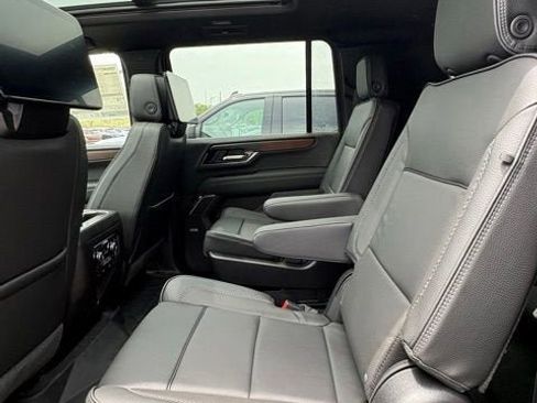 New 2026 GMC Yukon XL Denali w/ Denali Reserve Package AWD/4WD image 17
