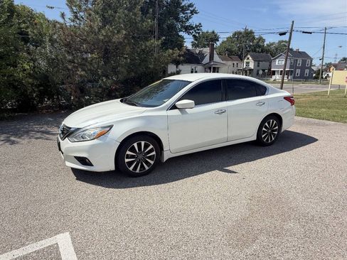 Used 2017 Nissan Altima 2.5 SV FWD image 1