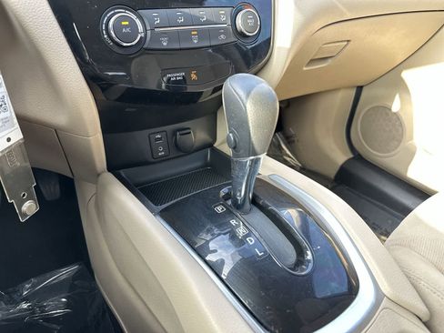 Used 2016 Nissan Rogue S w/ Appearance Package image 18