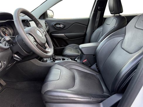 Certified 2022 Jeep Cherokee Limited image 9