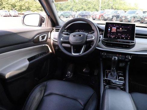 Used 2025 Jeep Compass Limited AWD/4WD image 24