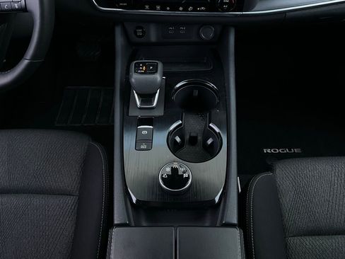 Used 2025 Nissan Rogue SV image 15