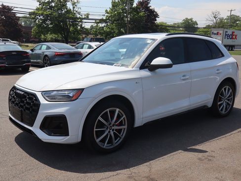 Used 2024 Audi Q5 e Premium Plus w/ Premium Plus Package AWD/4WD image 1