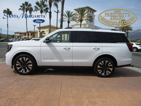 Used 2025 Ford Expedition Platinum w/ Driver's Package AWD/4WD image 1