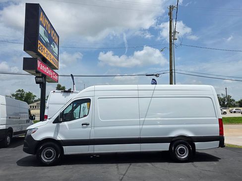 Used 2021 Mercedes-Benz Sprinter 2500 image 4