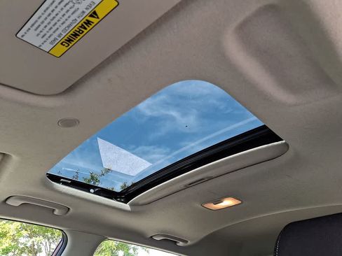 Certified 2025 Hyundai Venue SEL FWD image 13